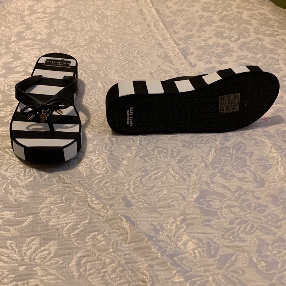 Kate  spade black and white sandals size 8M